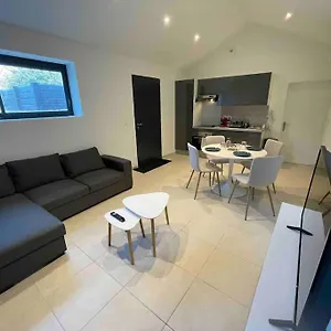 https://maison-de-ville-au-calme.hotels-rhonealpes.com
